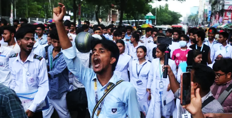 শিক্ষামন্ত্রীর পদত্যাগ দাবিতে আল্টিমেটাম, না হলে ফের ‘লংমার্চ’