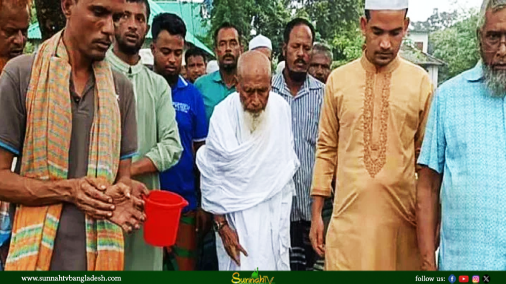 ৫৬ বছর একই মসজিদে ইমামতি, ভালোবাসার উপহার হিসেবে ওমরাহ করতে পাঠালেন এলাকাবাসী